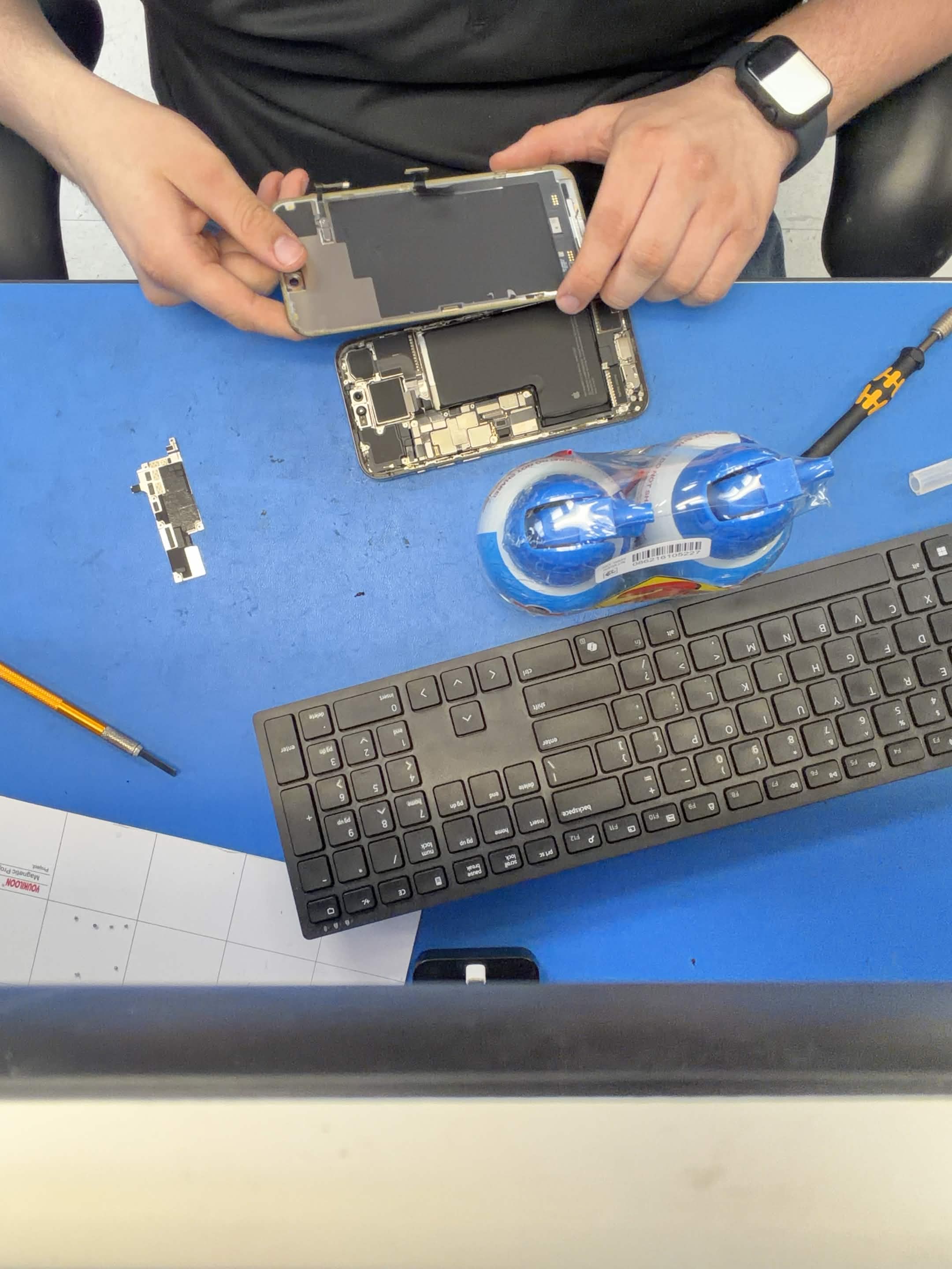 Phone repair workbench